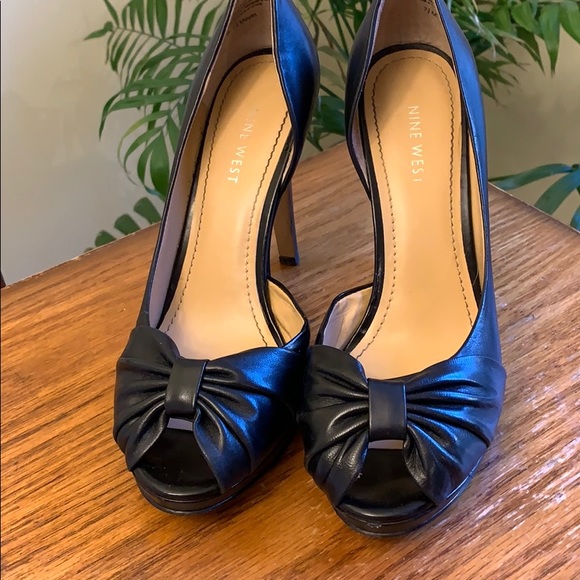 Classic Black Heels - Nine West - Picture 4 of 5